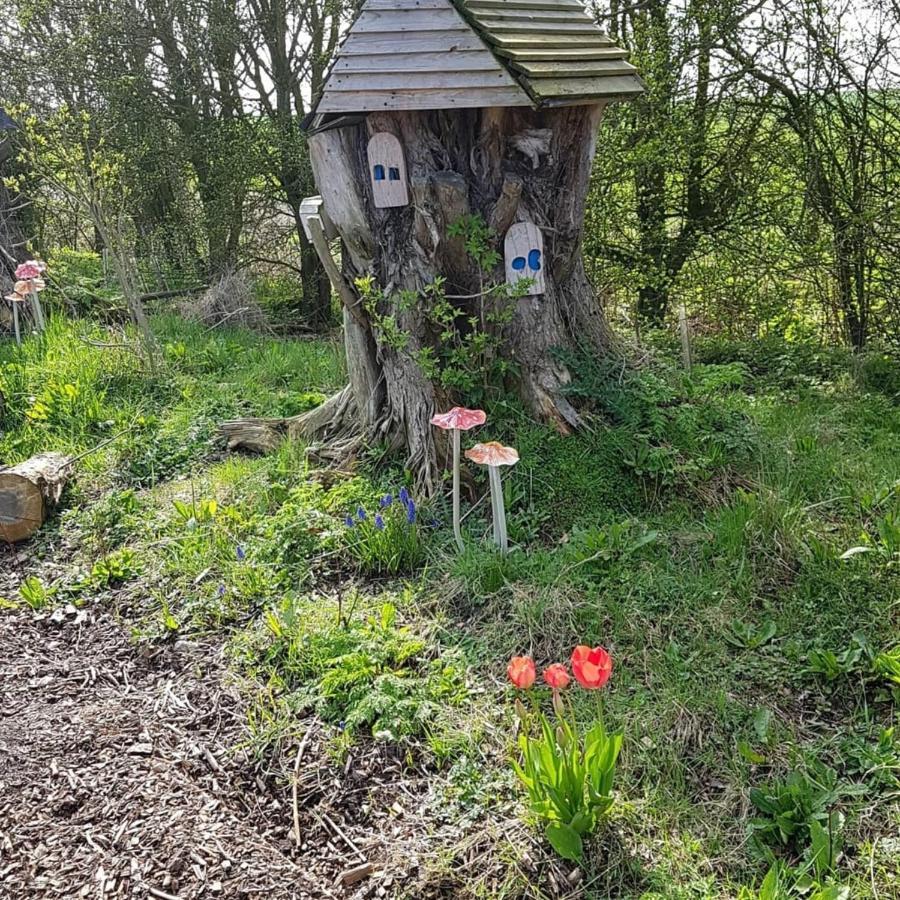 Romantic Escape Luxury Hobbit House With Hot Tub! Sheerness Zewnętrze zdjęcie