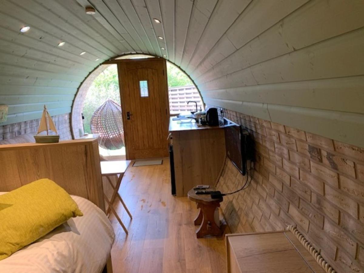 Romantic Escape Luxury Hobbit House With Hot Tub! Sheerness Zewnętrze zdjęcie