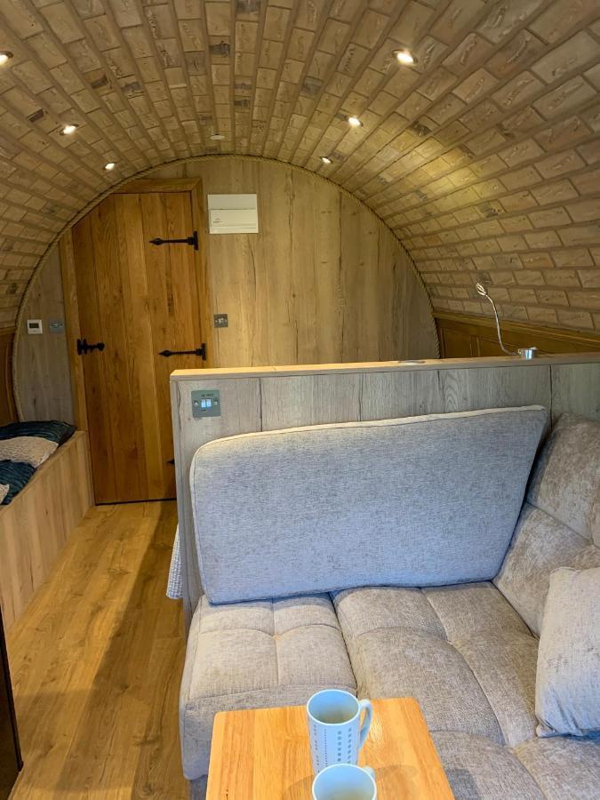 Romantic Escape Luxury Hobbit House With Hot Tub! Sheerness Zewnętrze zdjęcie