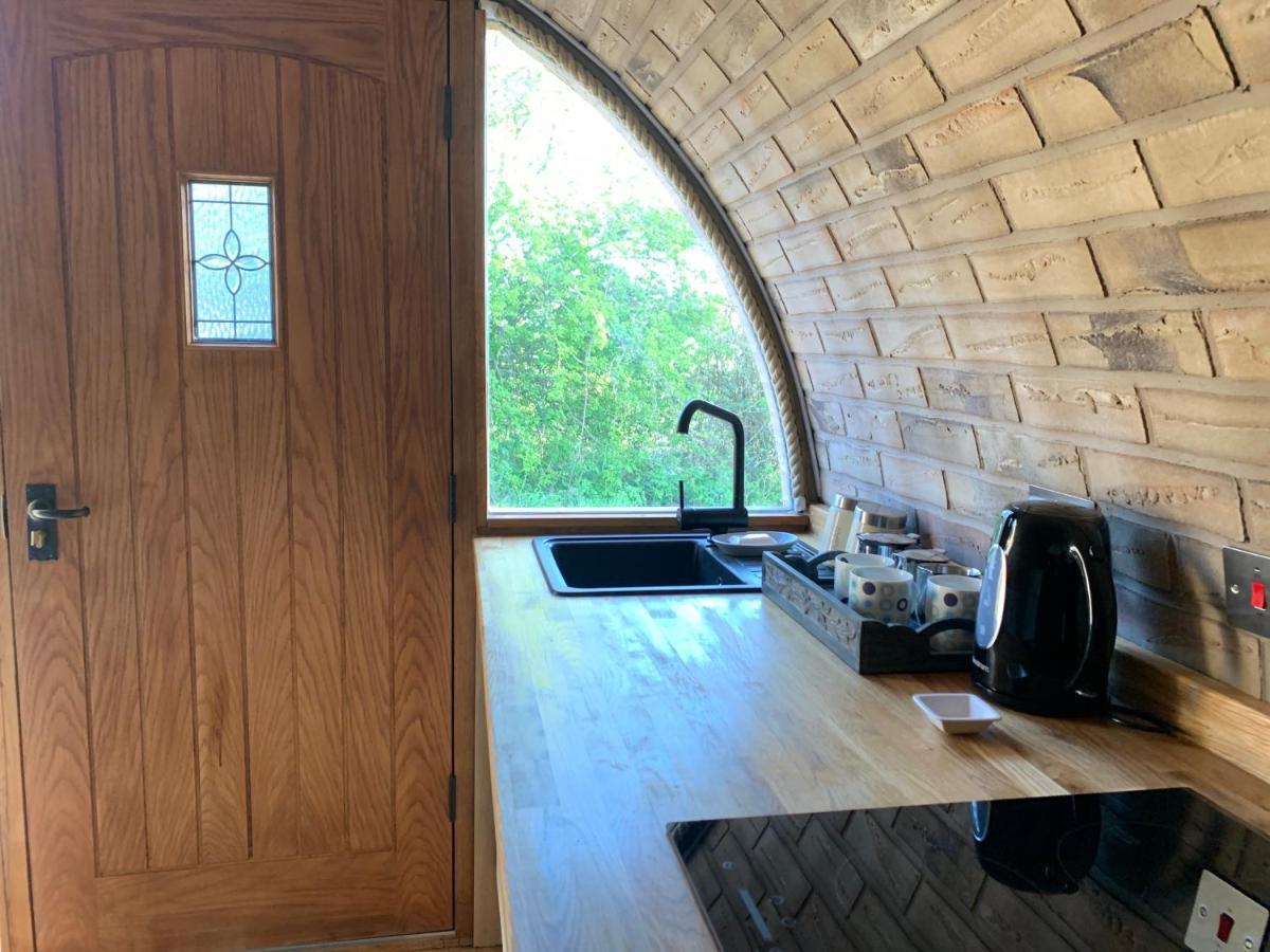 Romantic Escape Luxury Hobbit House With Hot Tub! Sheerness Zewnętrze zdjęcie