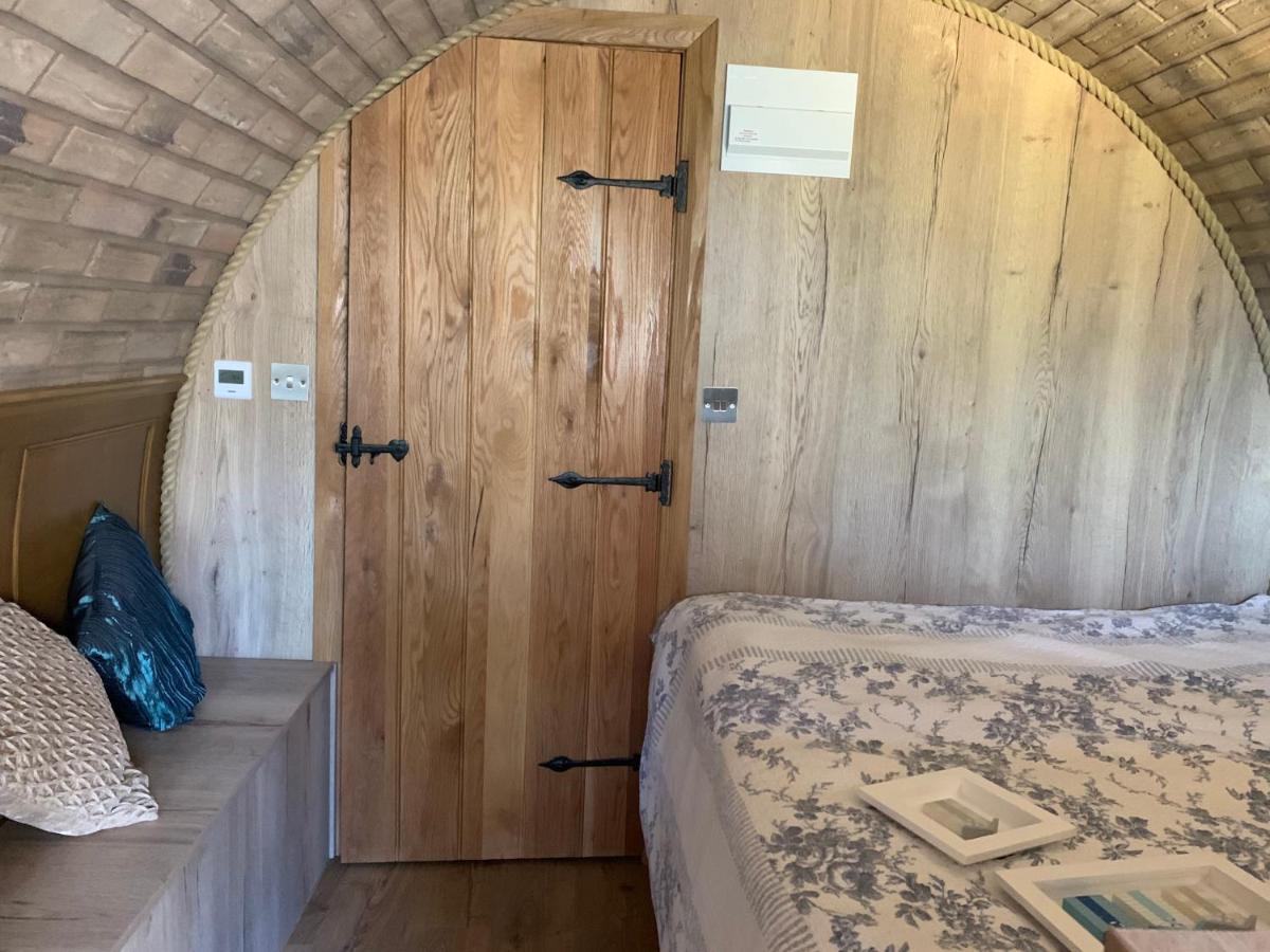 Romantic Escape Luxury Hobbit House With Hot Tub! Sheerness Zewnętrze zdjęcie